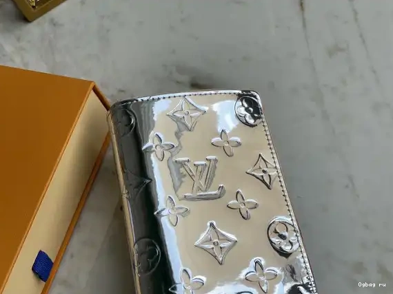 VUITTON LOUIS BRAZZA WALLET 0426